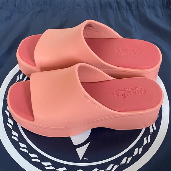 Skechers Women's Coral Pink Foamies Mules Size 7 BRAND NEW - Picture 3 of 7